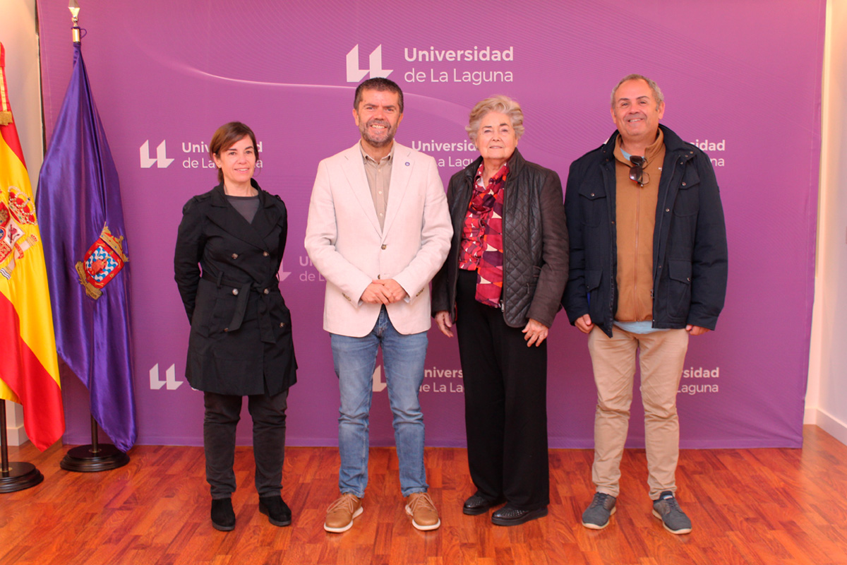 Elisa Díaz, Francisco J. García, Lourdes Bravo y Jaime Coello, tras la firma del acuerdo celebrada en le Rectorado.