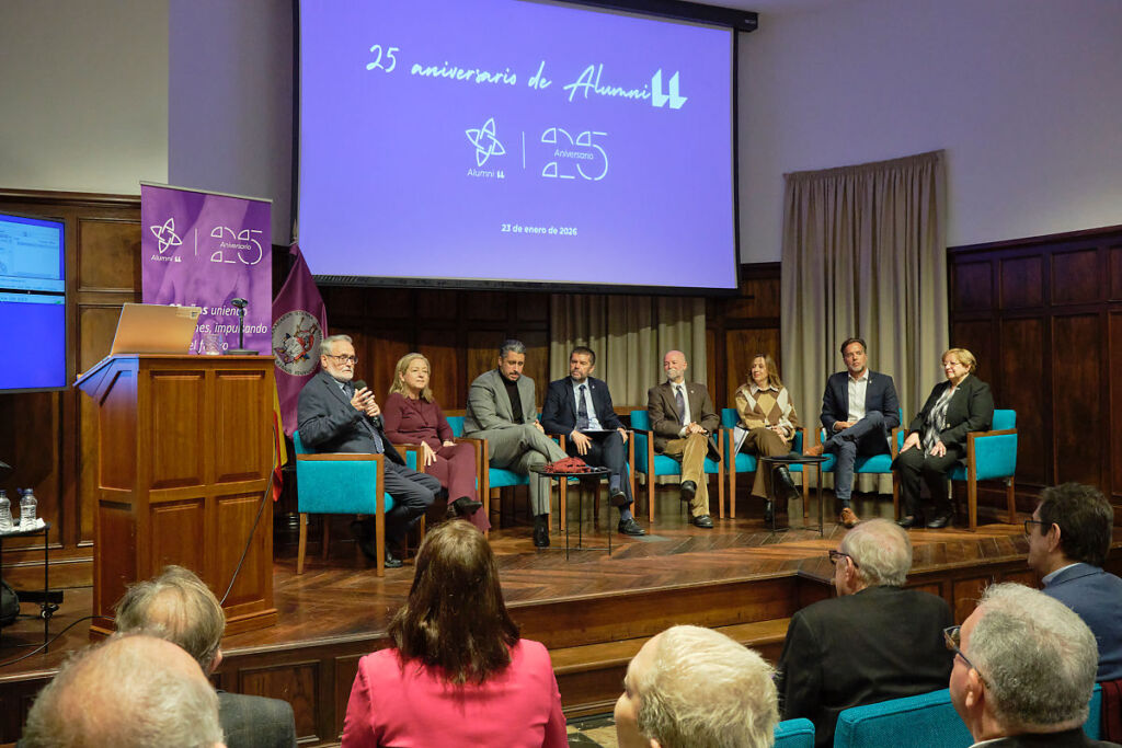José Gómez Soliño, Ana Oramas, Luis Yeray Gutiérrez, Francisco García, Luis Ortigosa, Rosa Dávila, Ciro Gutiérrez y Reyes Henríquez durante la presentación.