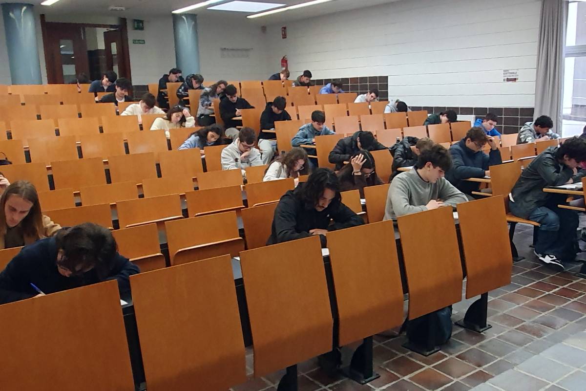 Imagen de una de las pruebas de esta Olimpiada Matemática celebradas en la Facultad de Ciencias de la ULL.