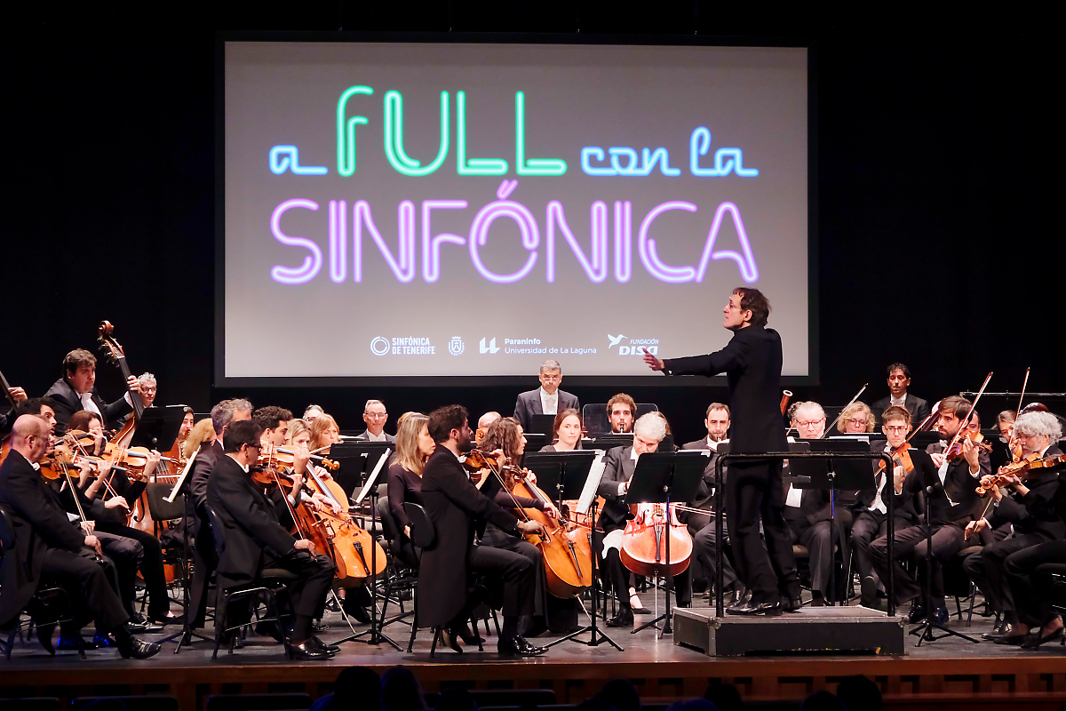 La Sinfónica de Tenerife, conducida por el director principal invitado Pablo González, dentro deñ ciclo "A fULL con la Sinfónica" ofrecido por la formación musical, la institución académica y la Fundación DISA.