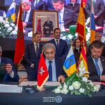 Los rectores de la ULPGC, Lluís Serra; la Universidad Ibn Zohr, Nabil Hmina; y la ULL, Francisco García, durante la firma de los convenios generales de colaboración celebrada en en la sede del Consejo Regional de Sus-Masa (Agadir).