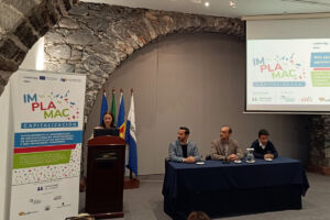 Presentación de IMPLAMAC Capitalización en el Colegio de los Jesuitas de Funchal (Madeira).