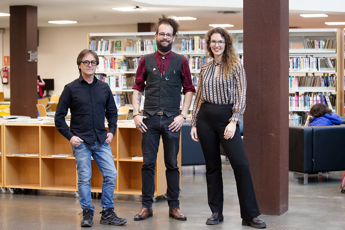 Jesús Sebastián Díaz Armas, Antonio Martín Piñero y Katya Vázquez Schröder, en la Biblioteca General y de Humanidades de la Universidad de La Laguna.