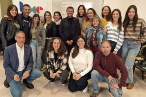Foto de grupo de las personas integrantes de Barrios con el Empleo con el rector