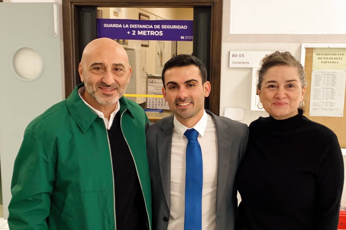 En el centro, Federico Martín Padrón junto a su director y directora de tesis doctoral, Francisco José Cortés Rodríguez y Ana Candelaria Díaz Galán.