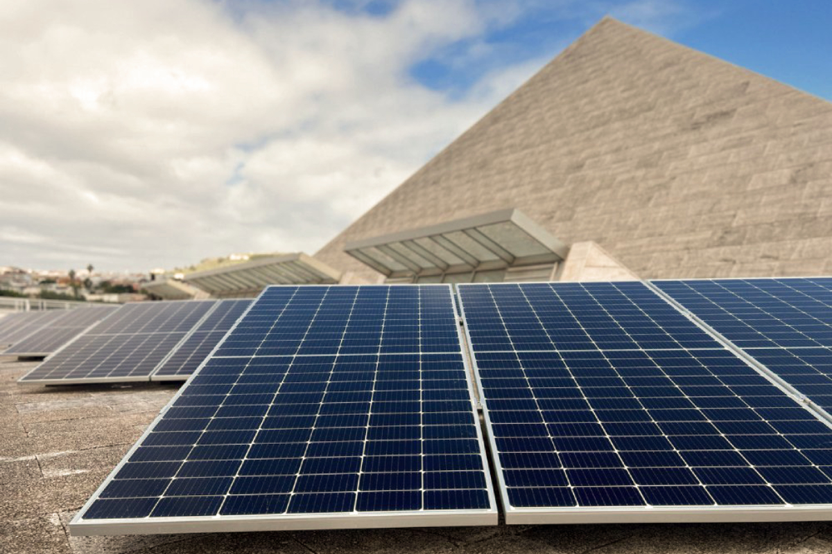 Instalación fotovoltaica en la Facultad de Ciencias Sociales y de la Comunicación,