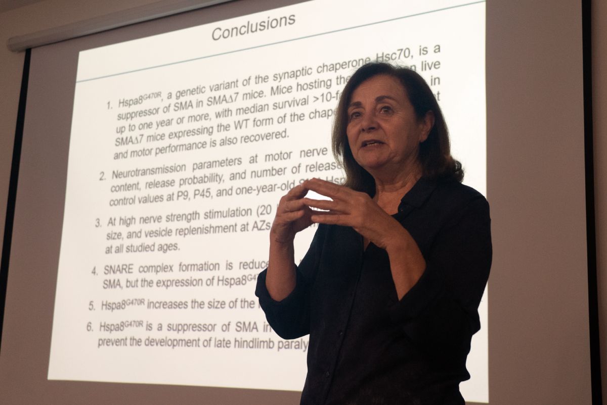 Lucía Tabares, profesora de Fisiología de la Universidad de Sevilla, ha sido una de las ponentes participantes en estos seminarios de biomedicina del ITB.