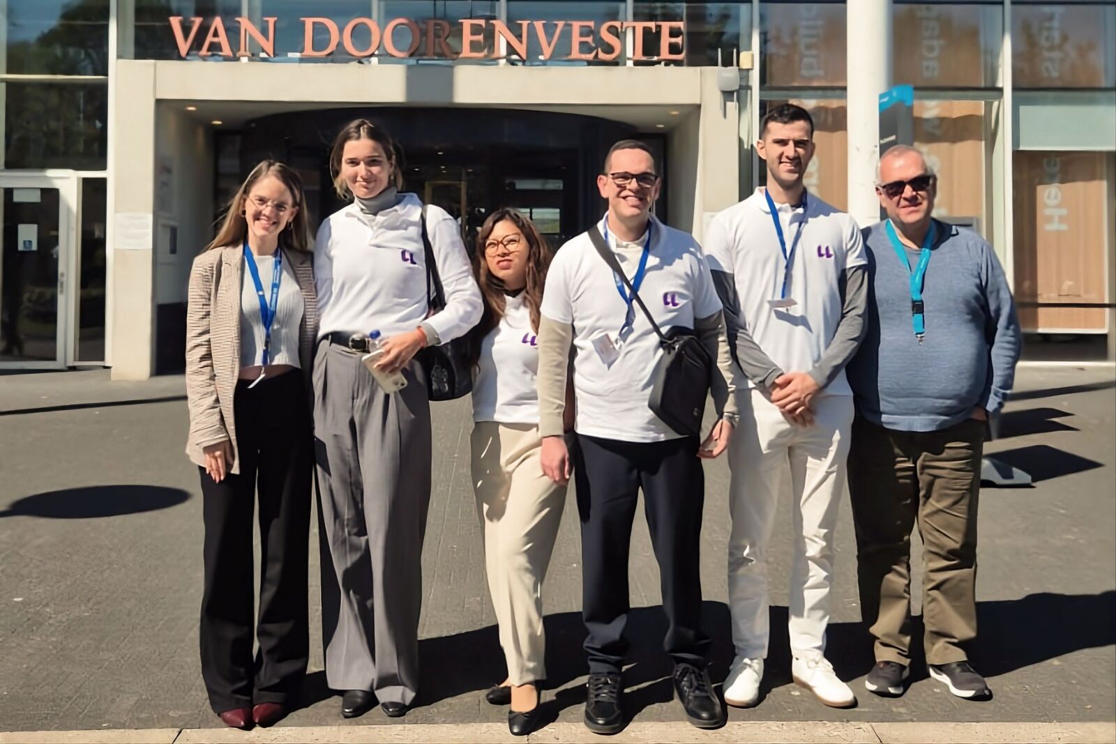 De izquierda a derecha: Tamara González (coach), Ana María Barrera, Vivian Madeleine Rojas, Ángel Goya, Adrián González y Rodrigo Trujillo (comité directivo de STARS EU).