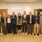 Foto de familia de las persoas participantes en el foro Enciende Tech.