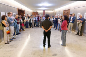 La vicerrectora de Cultura y Extensión Universitaria, Isabel León, inauguró la muestra.