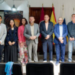 De izquierda a derecha, el director de secretariado Abel López; la concejala Coraima Afonso; la vicerrectora Isabel León; el rector, Francisco García; el concejal Adolfo Alonso; el consejero insular Efraín Medina; y el fotógrafo Juan Antonio Carballo.