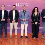 El director del aula, Jesús de las Heras; el presidente de la DOP, José Rodríguez; el rector, Francisco García; la vicerrectora, Isabel León; y el coordinador del aula, Gabriel Santos.