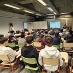Una de las clases impartidas en secundaria por la alumna de posgrado de la ULL Ángela González dentro del proyecto "Ojito con lo que comes".