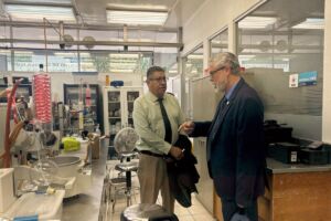 Con Jorge Juárez en el Instituto de Ciencias de la BUAP.
