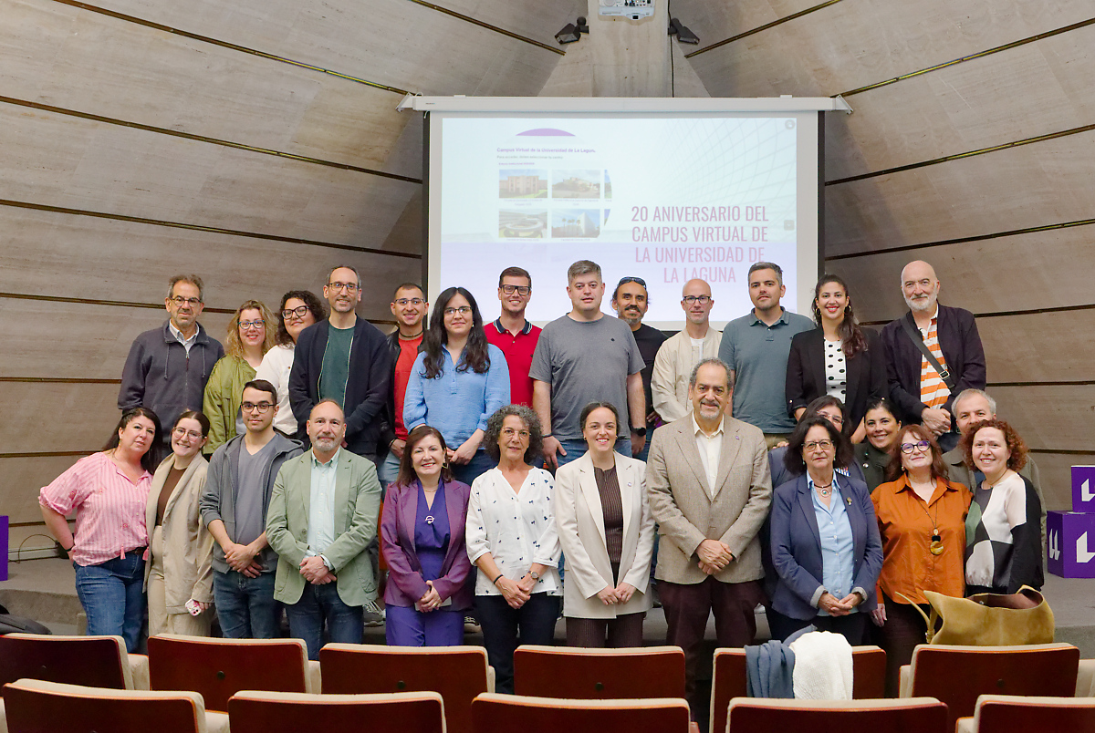 En el acto participaron varias de las personas que, a lo largo de estas dos décadas, han sido trascendentales para la implantación de la docencia virtual en la ULL.