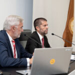 Lluís Serra (ULPGC) y Francisco García (ULL) durante la rueda de prensa sobre la propuesta de financiación del ejecutivo autonómico que ha tenido lugar en Las Palmas de Gran Canaria.