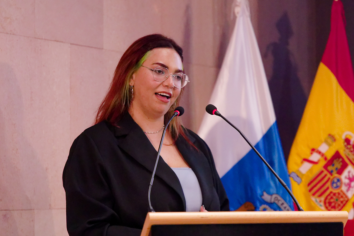 Clara Díaz Pérez durante la lectura de su tesis doctoral.