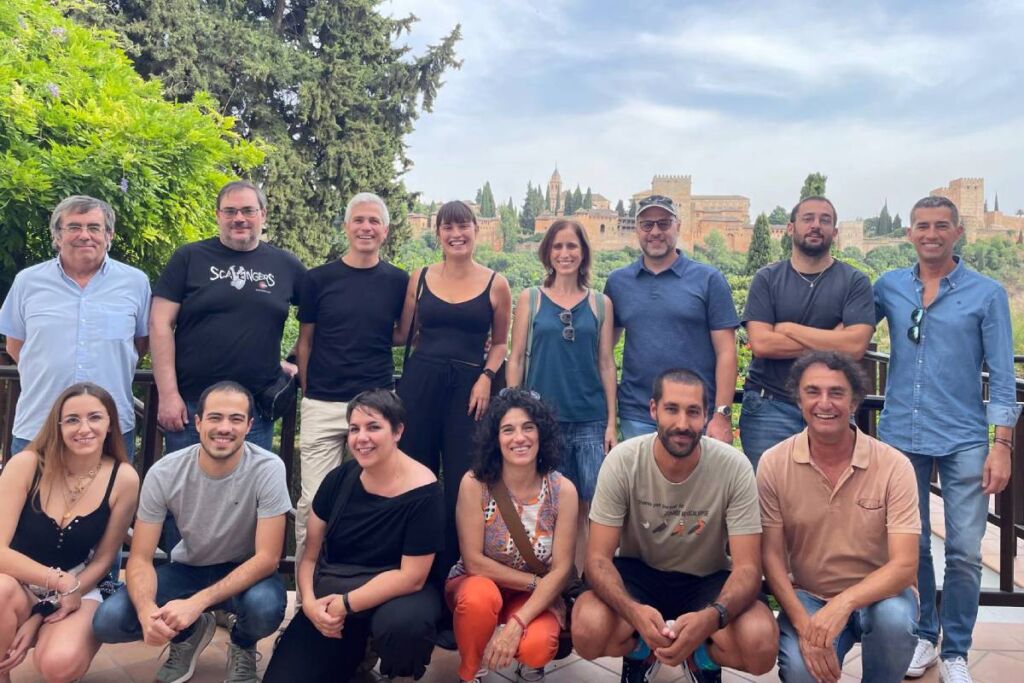 Algunos de los autores, durante la I International Carrion Ecology Conference, celebrada en el Carmen de la Victoria (Granada) en 2024 y financiada por la UGR, la Asociación Española de Ecología Terrestre y fototrampeo.es.