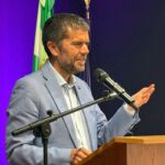 El rector durante su intervención como pregonero de las fiestas patronales de La Verdellada.