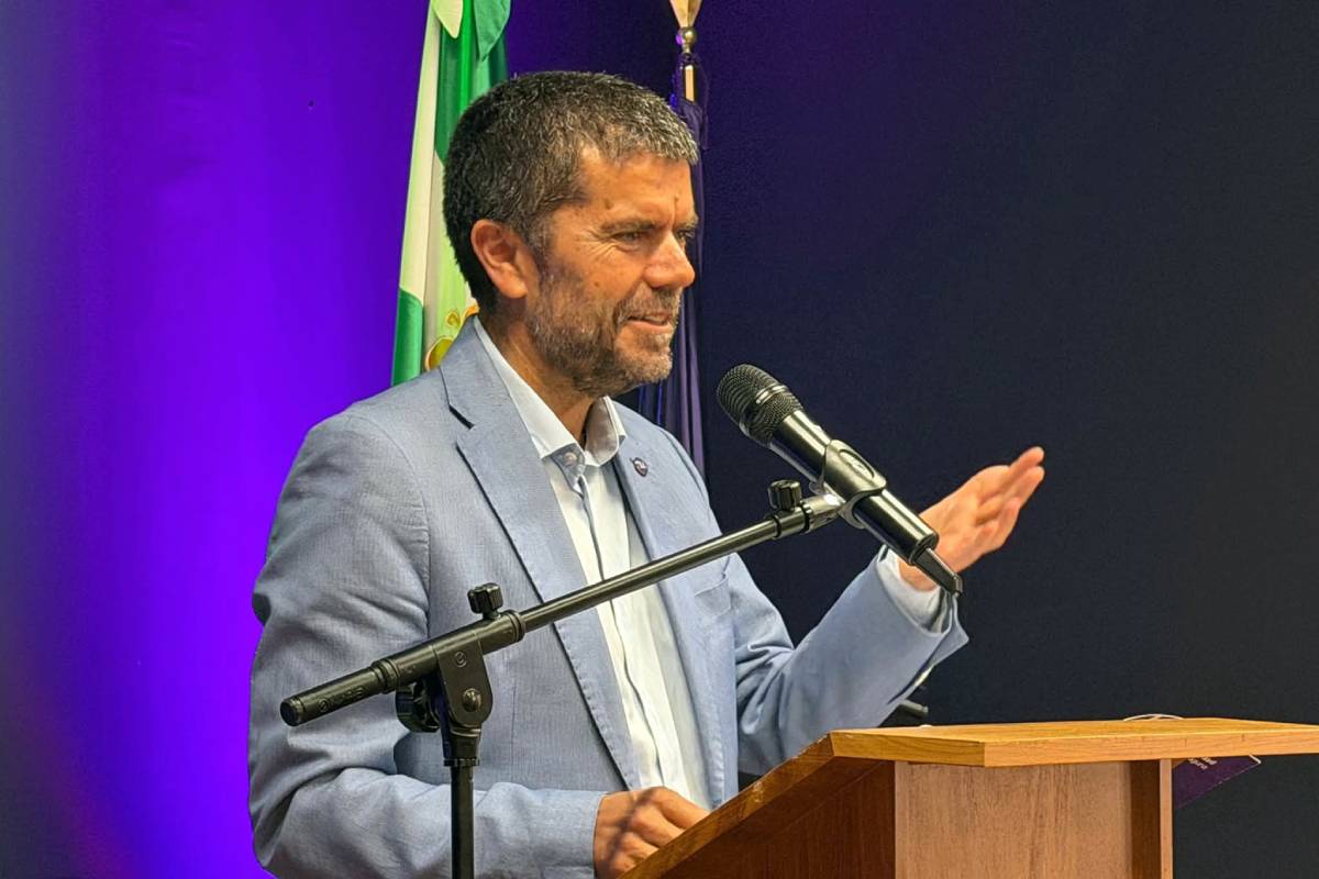 El rector durante su intervención como pregonero de las fiestas patronales de La Verdellada.