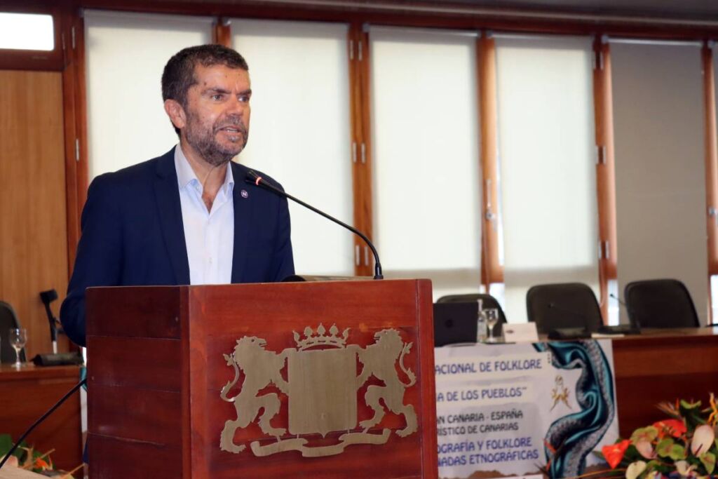 El rector de la ULL, Francisco García, durante su intervención.