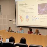 La directora de secretariado Sara González (de azul) durante su intervención en estas jornadas sobre Internacionalización en Casa celebradas en la Universidad de Cádiz.