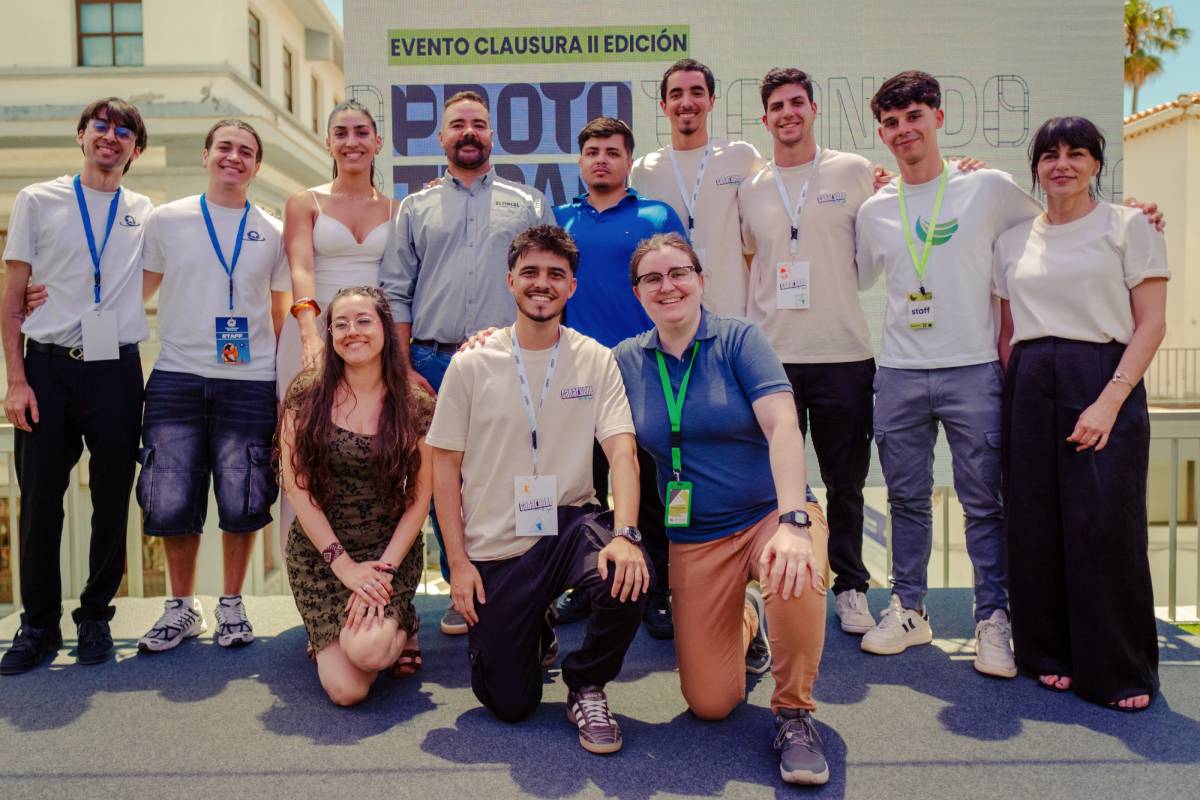 Las personas finalistas de esta edición de Prototipando Para Emprender durante su participación en el acto de clausura.