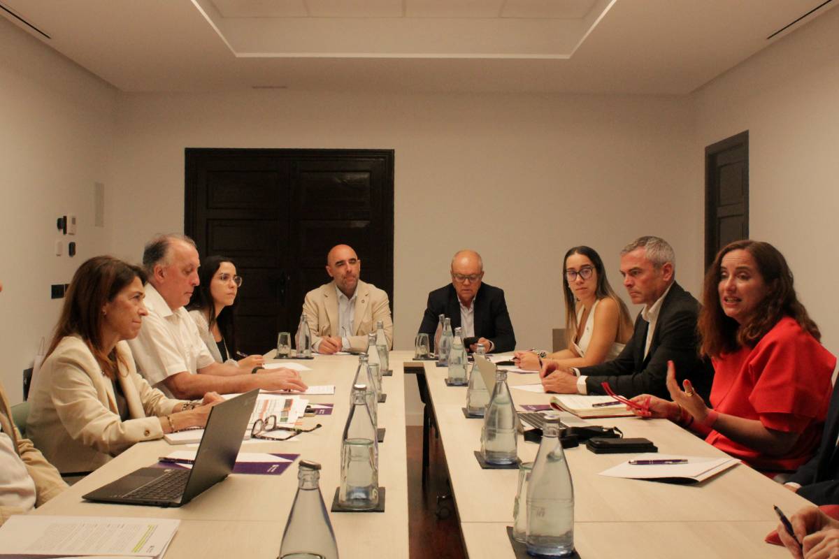Imagen de la reunión celebrada en el Rectorado.