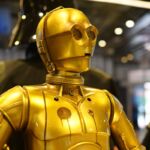 El personaje de Star Wars C3PO es uno de los ejemplos de ciencia ficción utilizados en el artículo como modelo de inteligencia artificial mediadora.