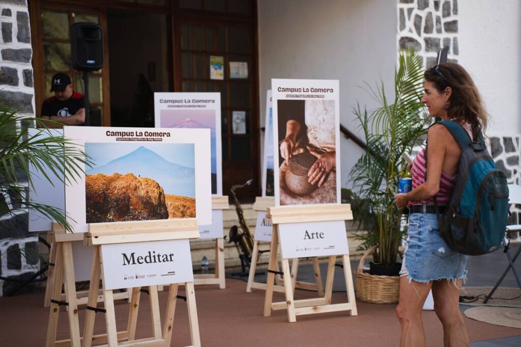 Exposición del artista Aday Niebla, una de las actividades complementarias del Campus La Gomera 2026.