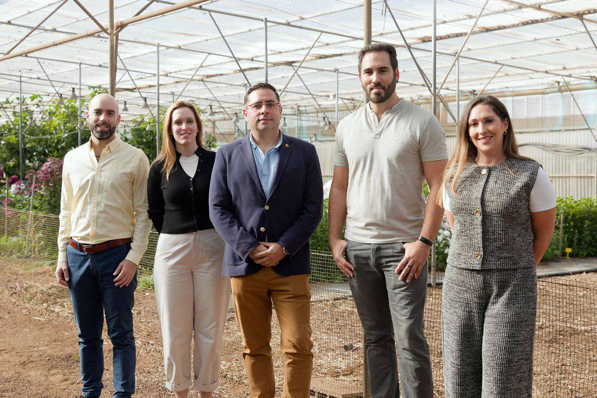 El equipo de SICMA-Canarias, finalista en los VII Premios Magallanes-Elcano de Innovación Social: Carlos Prado López (FICLIMA), Lorena Galiano Sánchez (FICLIMA), Juan Carlos Santamarta (ULL), César Paradinas Blázquez (FICLIMA) y Noelia Cruz Pérez (ULL).