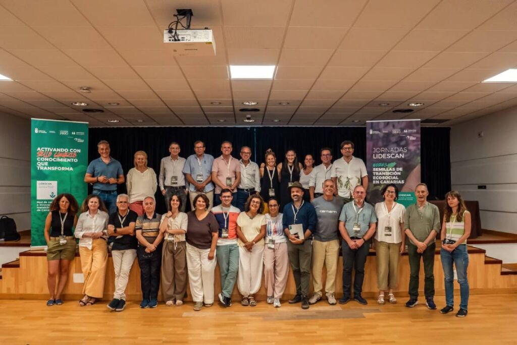 Foto de familia de las personas participantes en este taller de desarrollo ecosocial impulsado por el proyecto interuniversitario LIDESCAN.