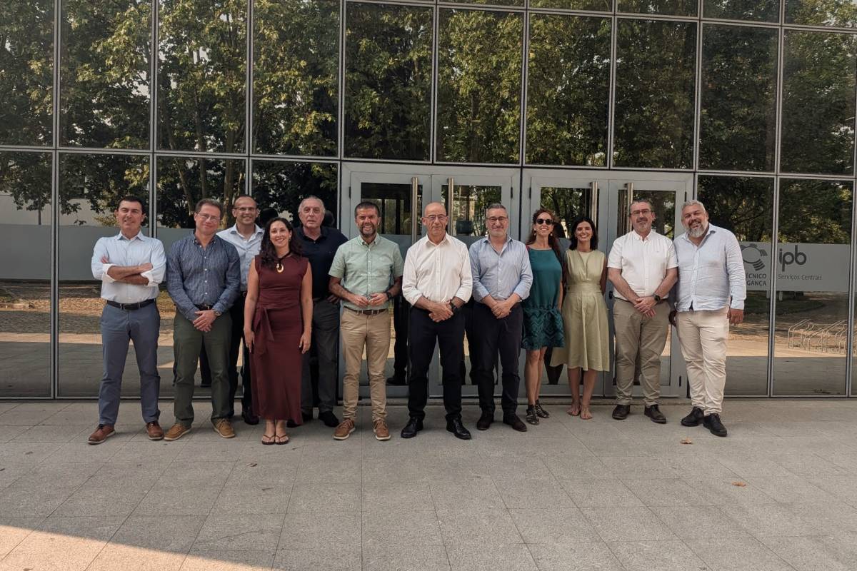Imagen de grupo de la delegación de la ULL y sus anfitriones del IPB antes de comenzar el primer día de visitas en Braganza.