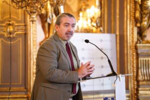 Roberto González.