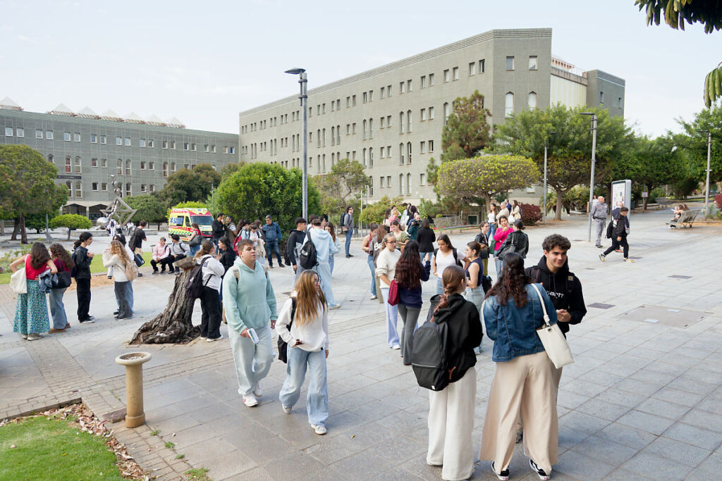 El estudio señala que desplazarse a la universidad caminando o en bicicleta se relaciona con menores niveles de estrés.