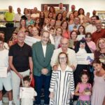 Foto de familia de los grupos ganadores durante la entrega de los Premios de Aprendizaje-Servicio celebrada en el Cabildo de Tenerife el 16 de septiembre.