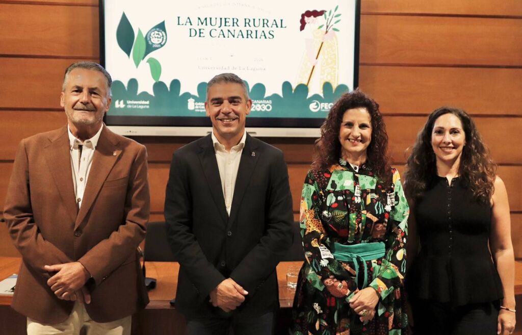 Las personas participantes en la rueda de prensa en esta jornada del Día Internacional de la Mujer Rural de Canarias: Vicente Rodríguez (FECAM), Narvay Quintero (Gobierno de Canarias), Isabel León (ULL) y Noelia Cruz (ULL).