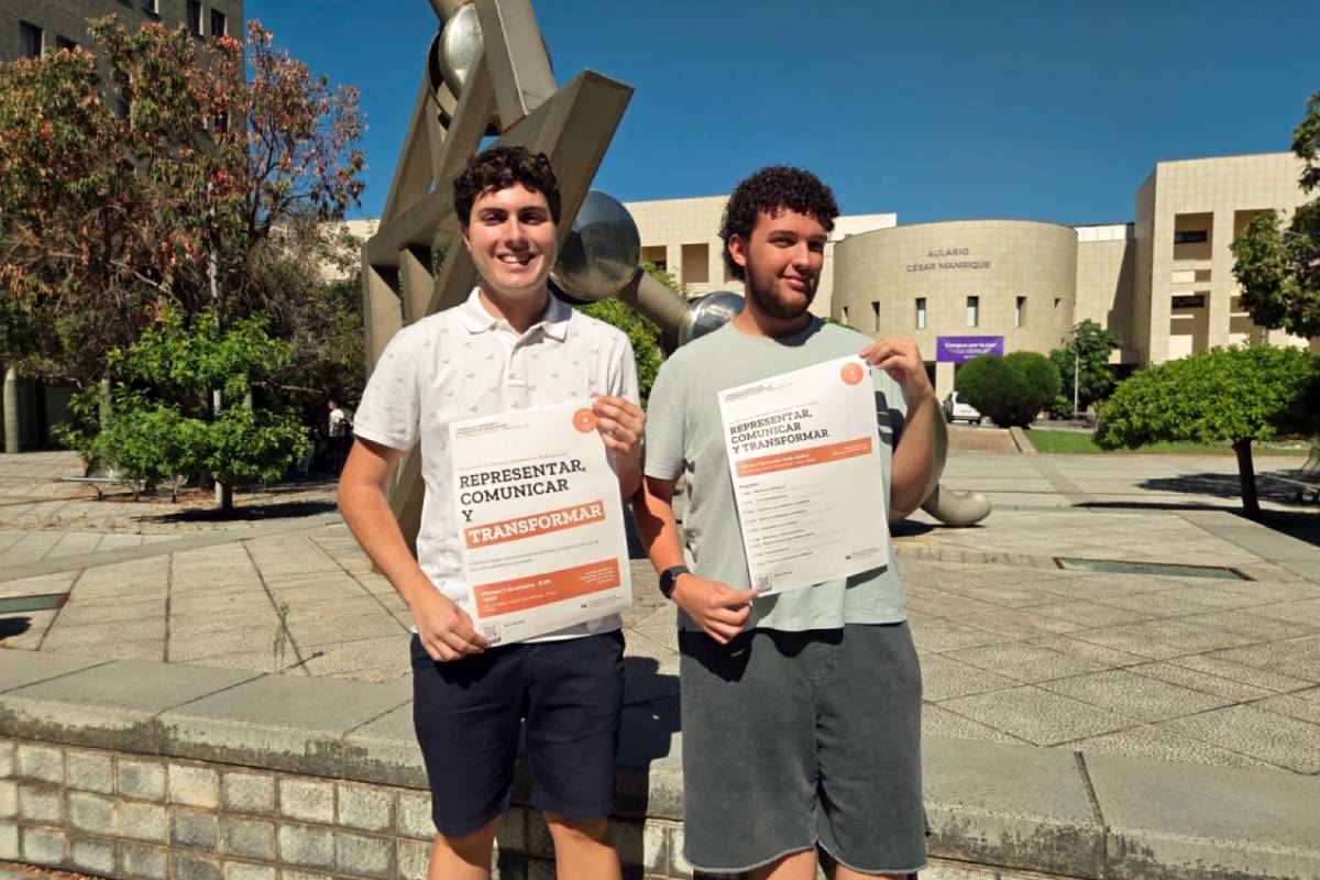 El presidente de la Delegación de Estudiantes de la Facultad de Humanidades, Sergio Cordobés Alonso, y el vocal de Participación y Comunicación, Pablo Martín Expósito.