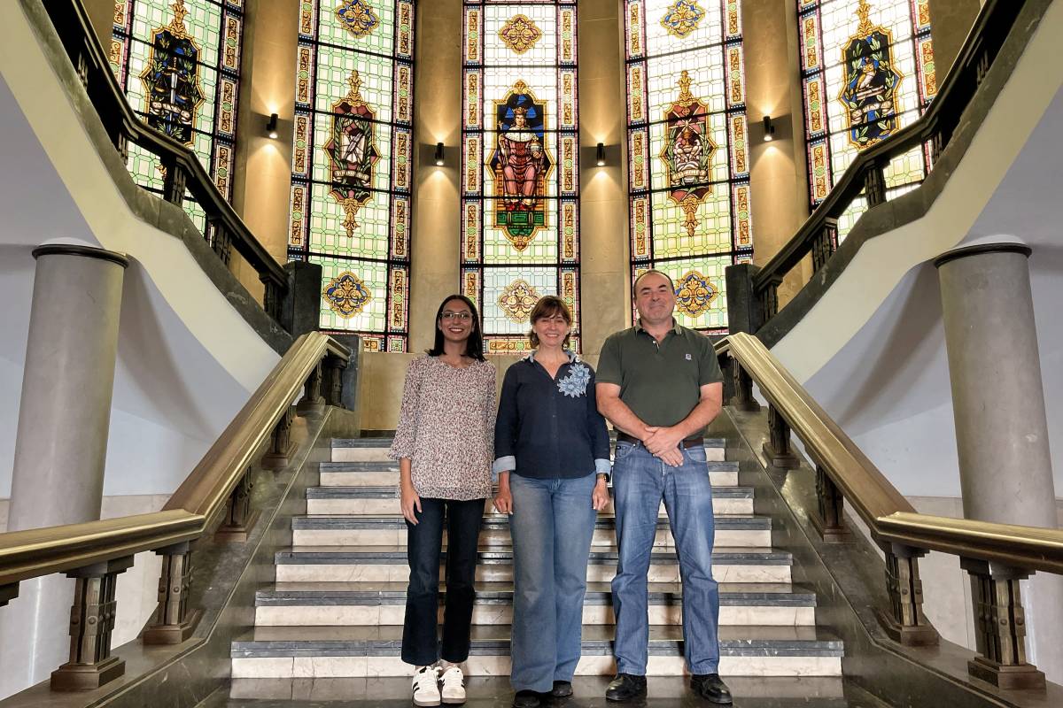 María Luisa Cerutti, en le cetro, durante una de sus reuniones en la Universidad de La Laguna, con Marta Delgado y Juan Antonio Rodríguez.