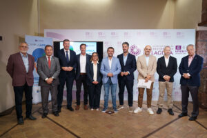 Autoridades participantes en la rueda de prensa.