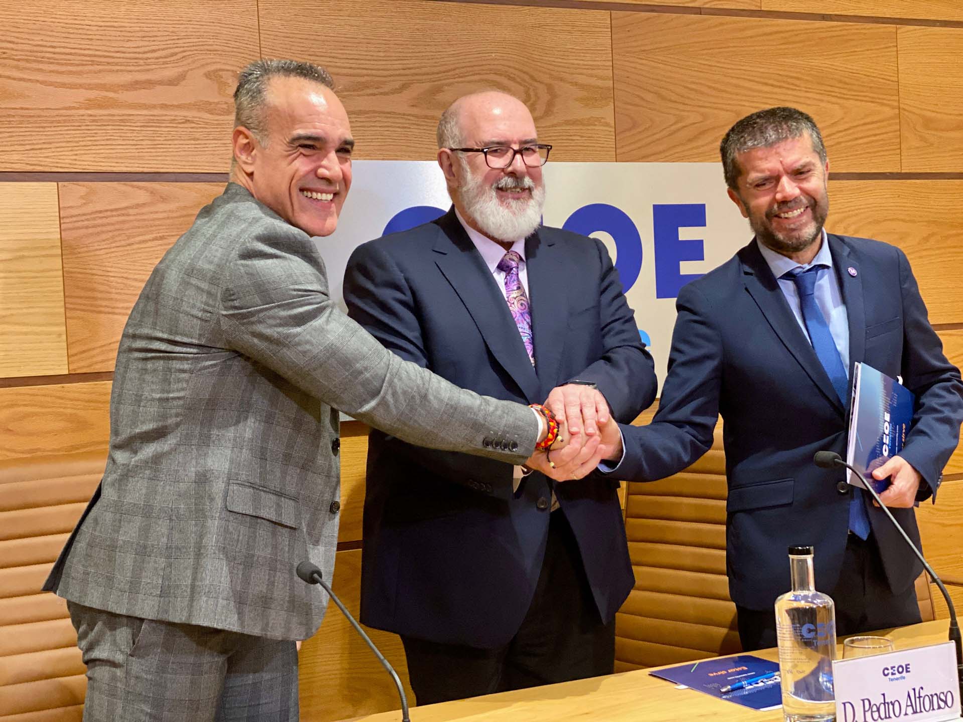 Abierta la convocatoria de los premios para los TFG de la ULL sobre el REF, impulsados por el comisionado y CEOE Tenerife