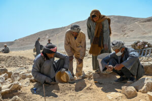 Excavación de la plataforma en la ladera meridional del wadi. Fotografía_ Pdcn_J.M. Barrios Mufrege.