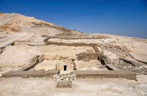 TT 209 vista desde la ladera sur del wadi Hatasun. Fotografía_ Pdcn_K. Harzbecher Spezzia