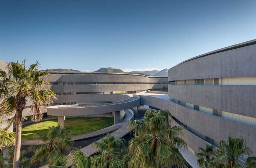 El diario El País señala la Facultad de Bellas Artes como una de las diez joyas arquitectónicas en universidades españolas