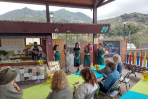 Imagen de la performance de cierre celebrada en el Mercado del Agricultor de Tegueste el domingo 15 de junio.