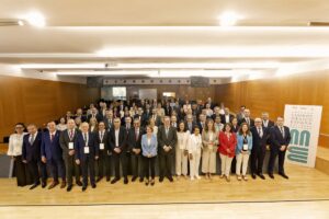 Foto de familia de todas las personas participantes en la II Cumbre de Rectoras y Rectores México–España 2026.