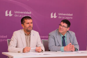 El rector, Francisco García, y el presidente del Colegio de Administradores de Fincas, Luis García. 