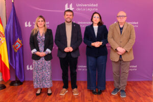 Firma con el Colegio de Trabajo Social: Yanira Febles (vicepresidenta), Francisco García (rector), Maitane Cabrera (presidenta) y Manuel Rosales (CIPAMECO).