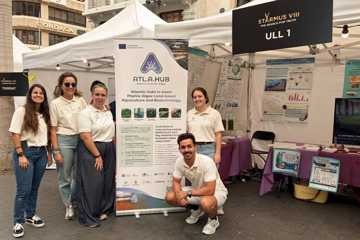 Integrantes del grupo de investigación Nutrahlipids durante su participación en la feria científica del STARMUS VIII.