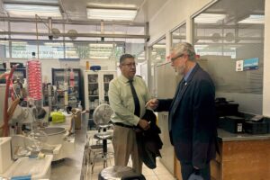 Con Jorge Juárez en el Instituto de Ciencias de la BUAP.